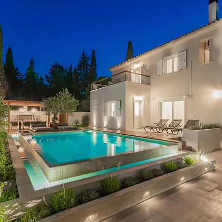Oresteia Executive Villa, A Flamboyant Retreat, By Thinkvilla Willa Tragaki